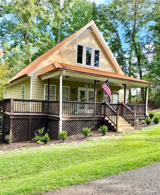 Elegant Pickwick Lake Living (Sleeps 10) - Image 1