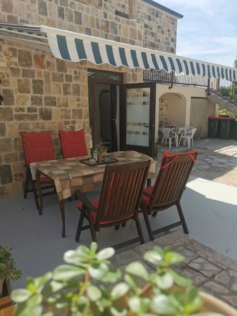 Apartment 2+1 with terrace - Image 1