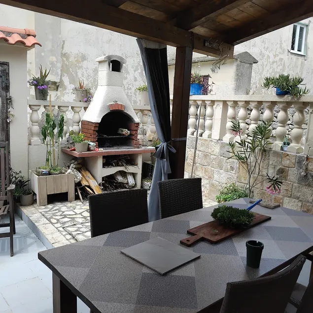 Apartment 2+1 with terrace - Image 1