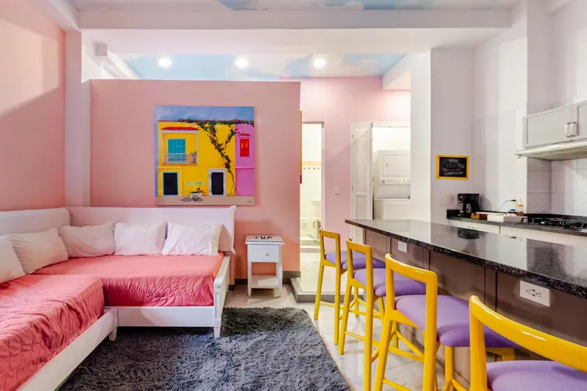 Spacious Retreat Near the Action in El Centro - Image 1