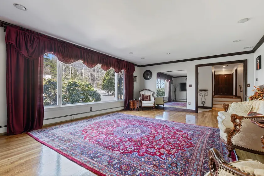 Spacious quiet Newton Villa *Easy Boston Access! - Image 1