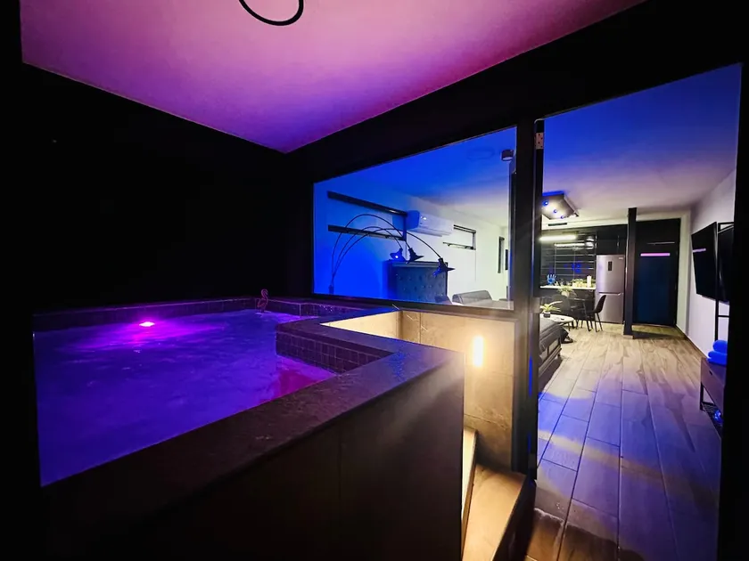 Pasavento-Modern Pool Penthouse - Image 1
