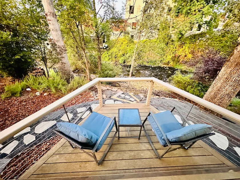 The Shamrock- Creekside & one block from downtown! - Image 1