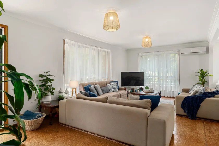 Charming Beach retreat, 5 minute walk to beach - Image 1