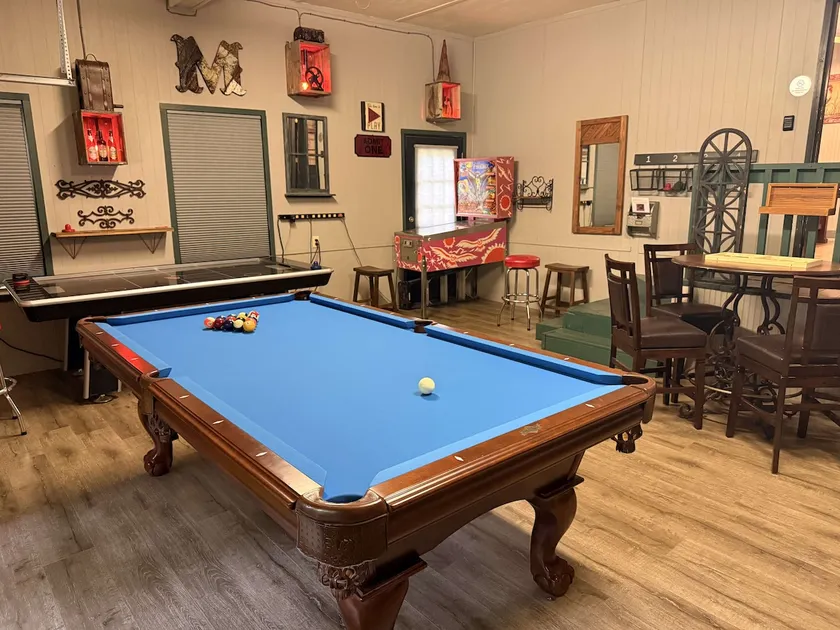 Large Cabin w/HOT TUB, Pool table, and Fire pit - Image 1