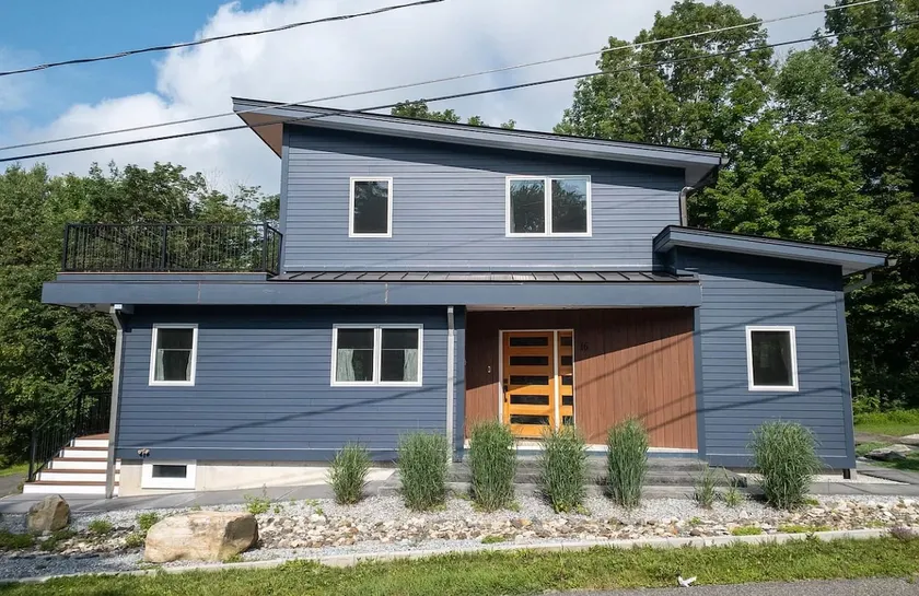 Modern Lakehouse with Private Lake Access - Image 1