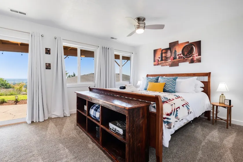 Dundee Hills Haven | King Suite, Sauna & Views - Image 1