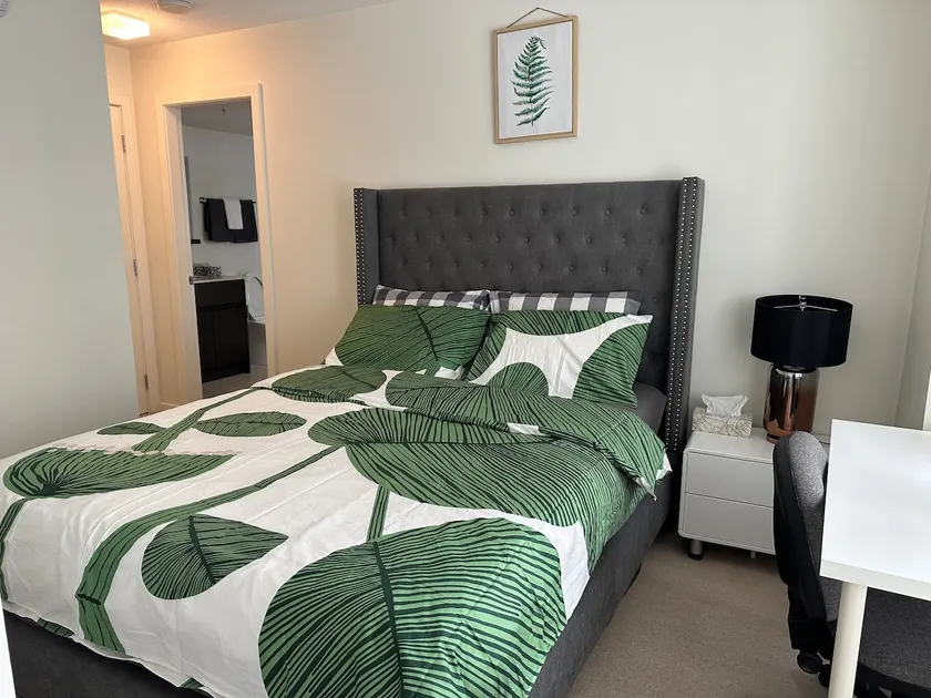 Stylish 2 bedroom apartment - Image 1