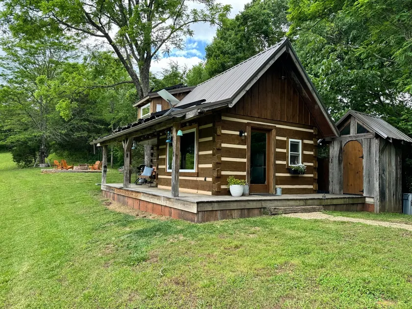 Hidden cabin - Image 1