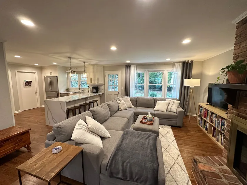 Kid friendly home with large private backyard! - Image 1