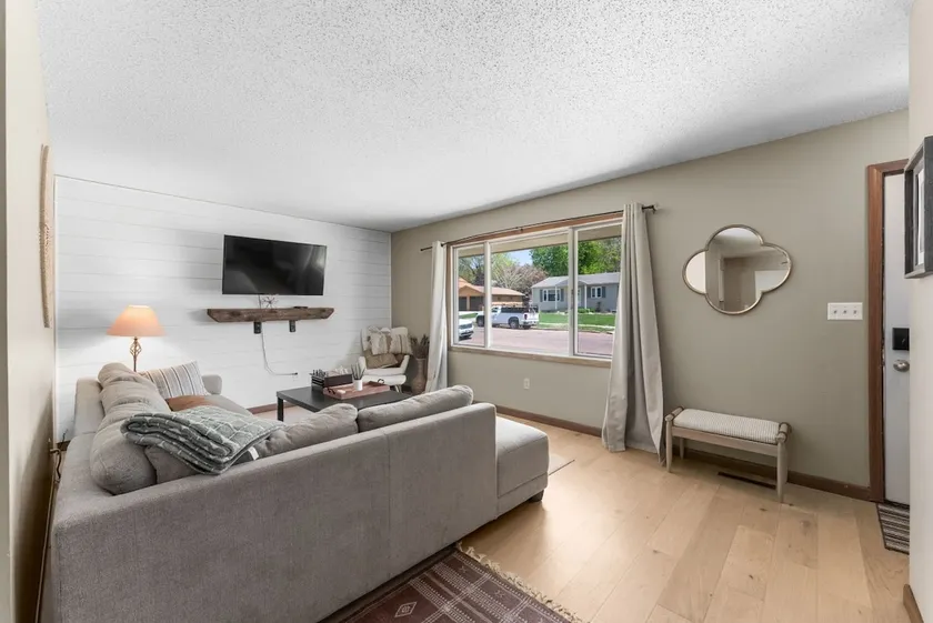 Heartland Haven: A 4-Bed Delight - Image 1