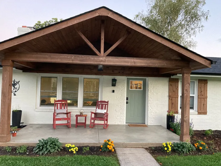 The CV House| Spacious Family Retreat| Sleeps 8 - Image 1