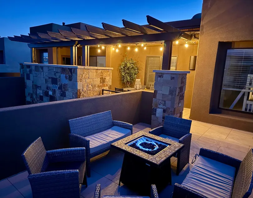 Sleeps 16 - 3BR w/ Fire Pit Balcony & Golf Views - Image 1