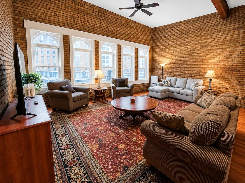 Downtown Penthouse | Walk to Restaurants & Shops - Image 1