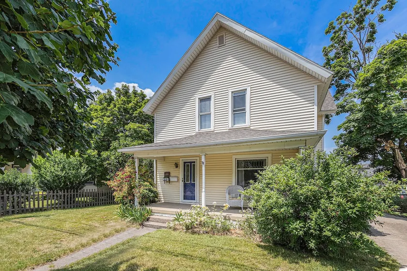 Spacious Harbor Country Home: close to everything - Image 1