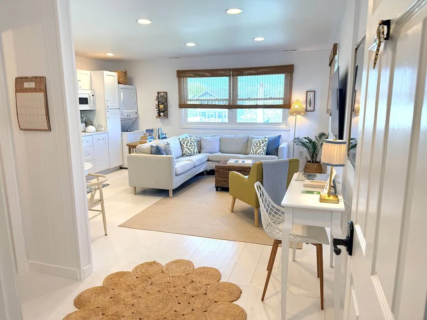 Deluxe King on 96th Street (Dragonfly Condo) - Image 1