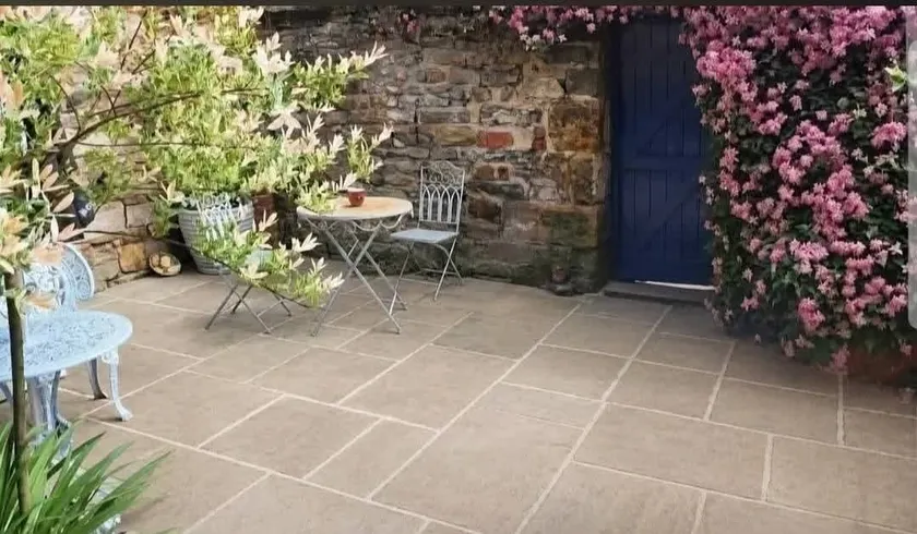 Host & Stay - Stone Row - Image 1