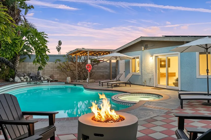 Movie*Theatre•Pool•Arcade 8 BD Modern High End Gem - Image 1