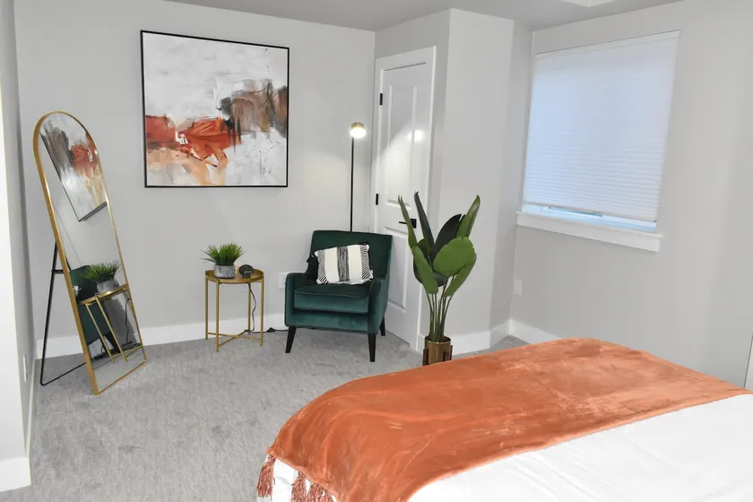 Modern Comfy New Build Near D'town & Empower Field - Image 1