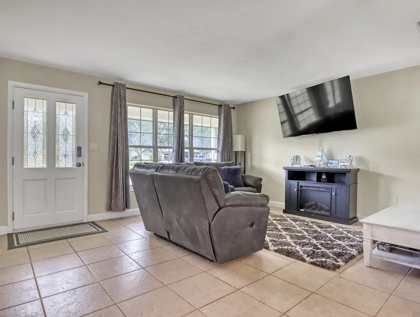Cozy Oasis w/ Heated Pool 81~14 Min to the Beach! - Image 1