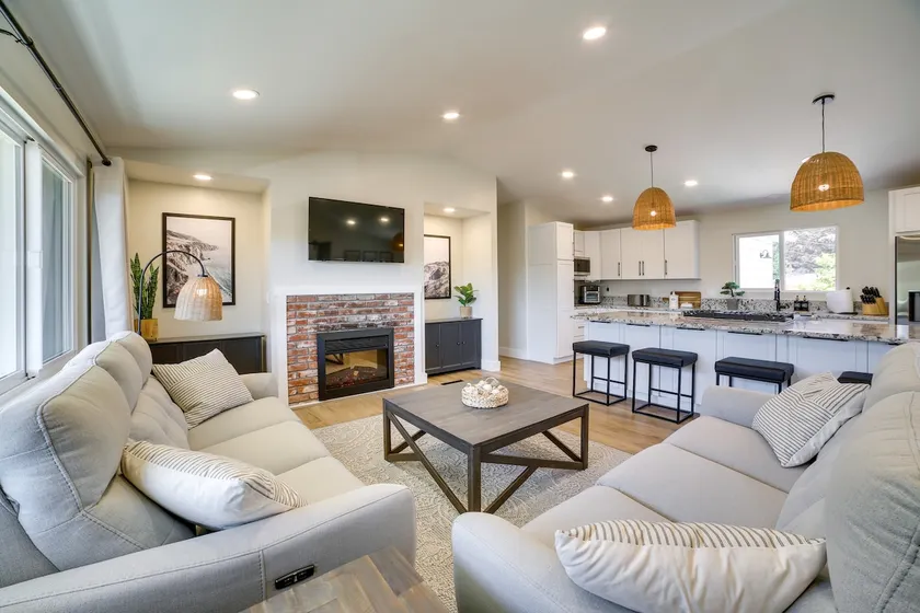 Modern Del Rey Oaks Retreat: 2 Mi to Monterey Bay - Image 1