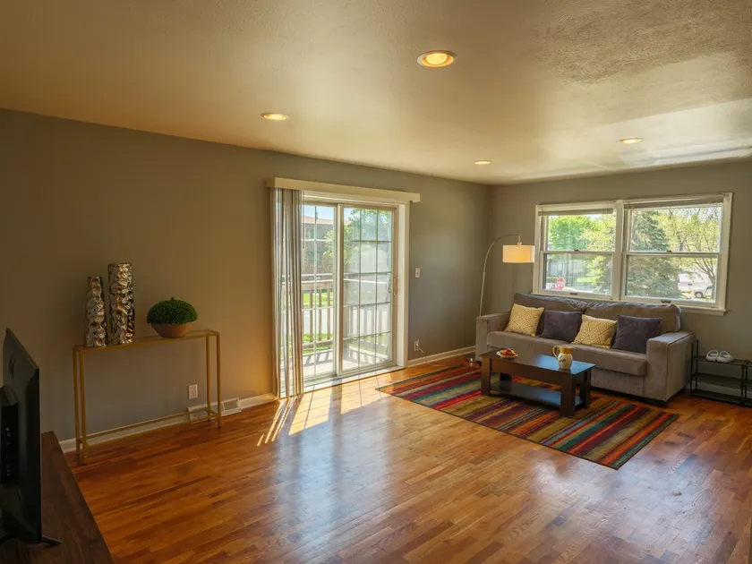 Benson & Keystone Cozy 2BR Retreat - Image 1
