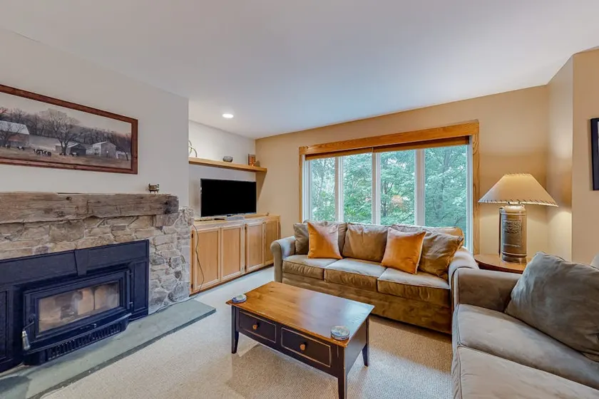 2BR ski-in/out condo with pool & mtn views - Image 1