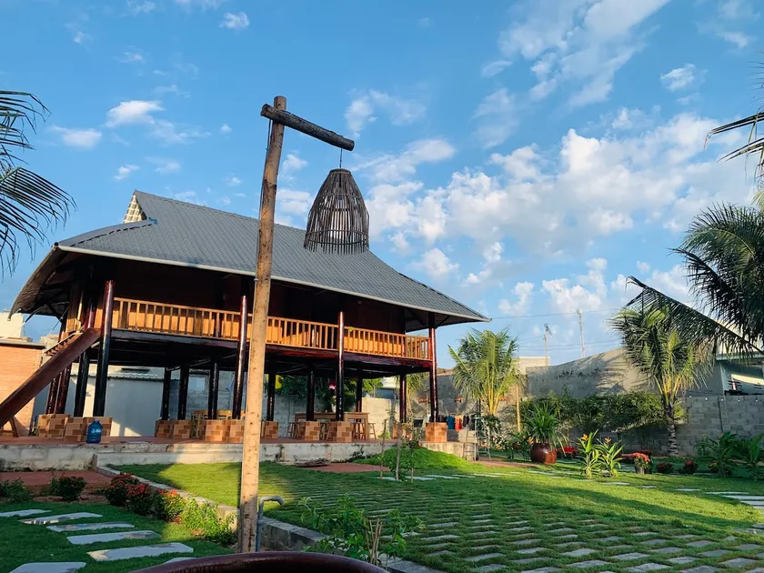 Villa - Unique stilt house - Image 1