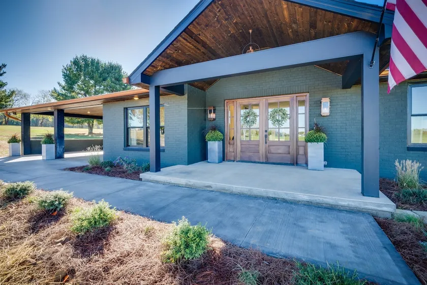 Modern Farmhouse Retreat - Image 1