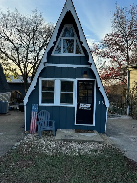 Kayak Cottage (Free Kayaks & fire pit) - Image 1