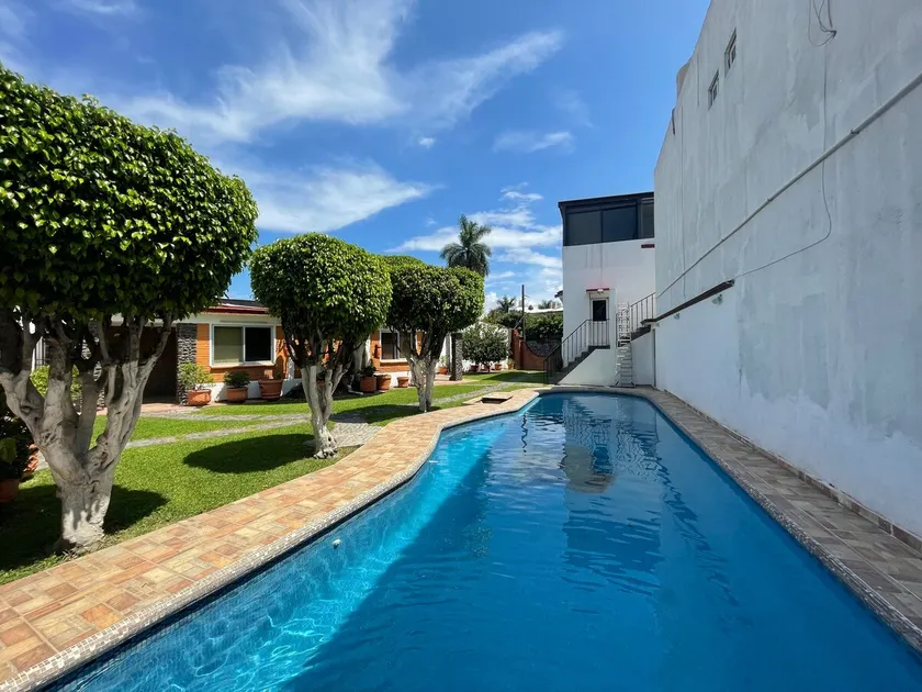 Large House with a Pool, Court, and Private Gym - Image 1
