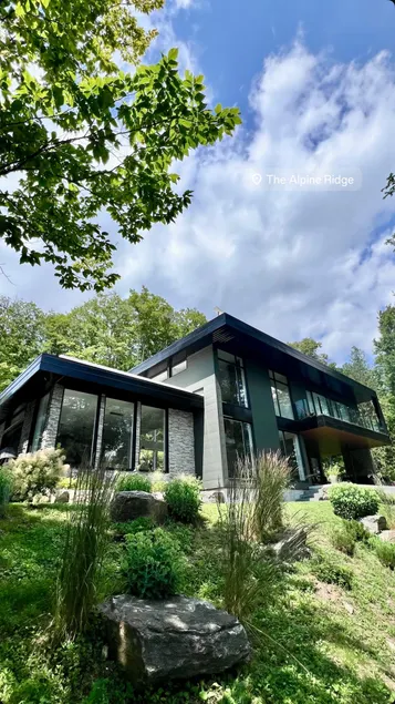 Luxury Lakefront Retreat | Haliburton - Image 1