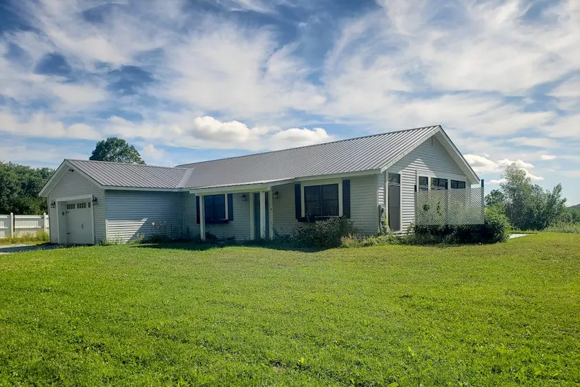 Large 3BR Mountainview | Fireplace | Near skiing - Image 1