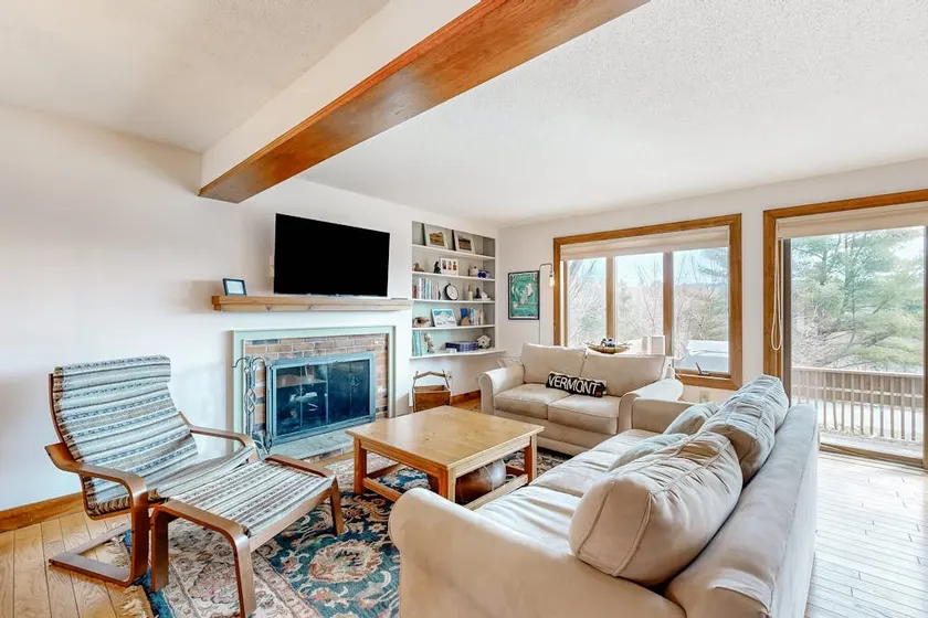 3BR mountain view home with fireplace, deck & W/D - Image 1