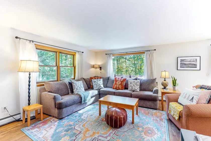 Lovely 3BR Mountainview | WoodStove | Balcony - Image 1