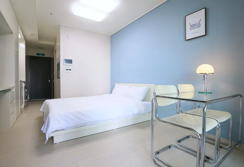 Yunseul Stay # Self-catering # Big table # sa011 - Image 1
