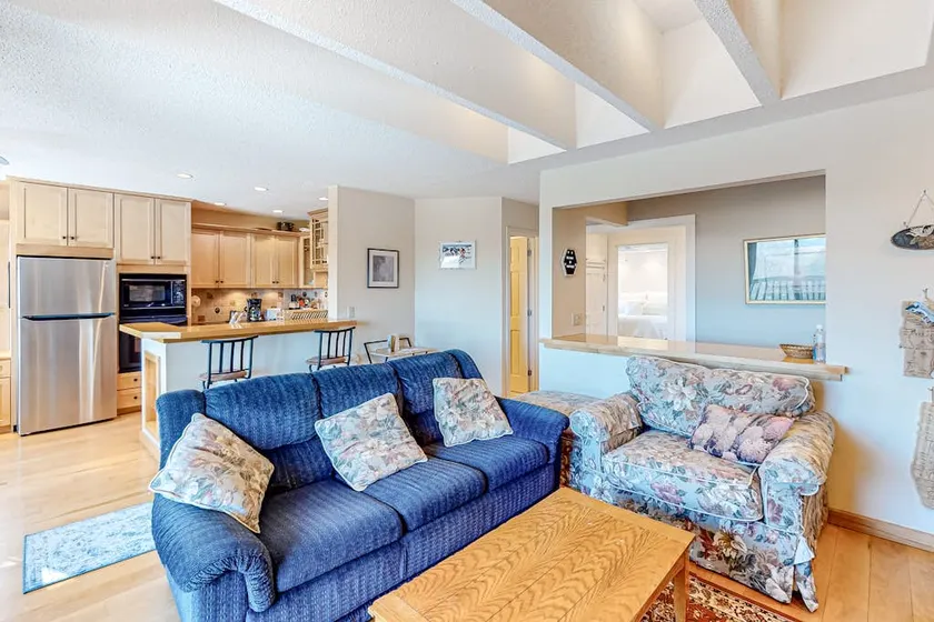 Picturesque 2BR Mountainview 2nd-Floor | Balcony - Image 1