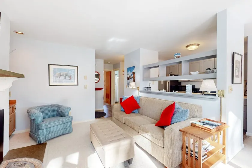 Charming 1BR Mountainview 2nd-Floor | Balcony - Image 1
