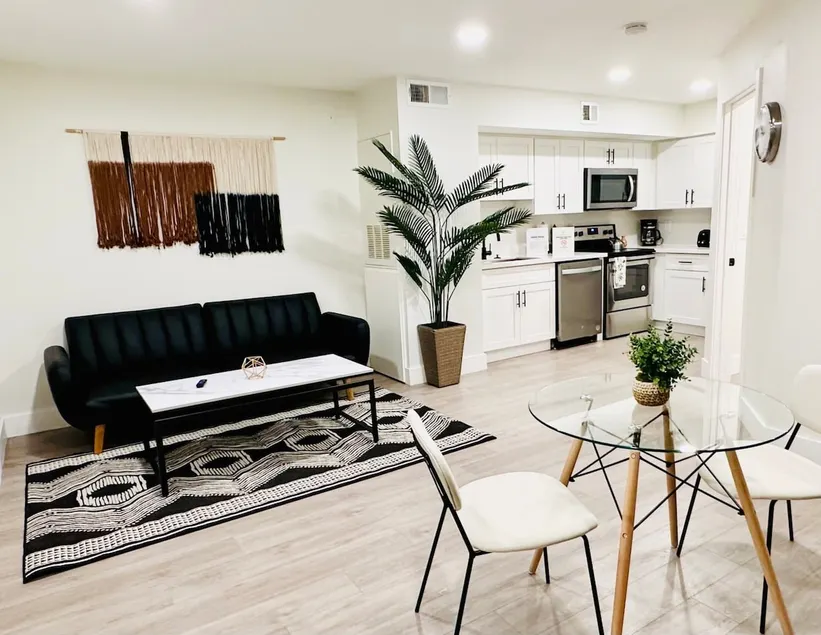 LUX 1BR/1BA Condo with Master Suite near LV Strip - Image 1