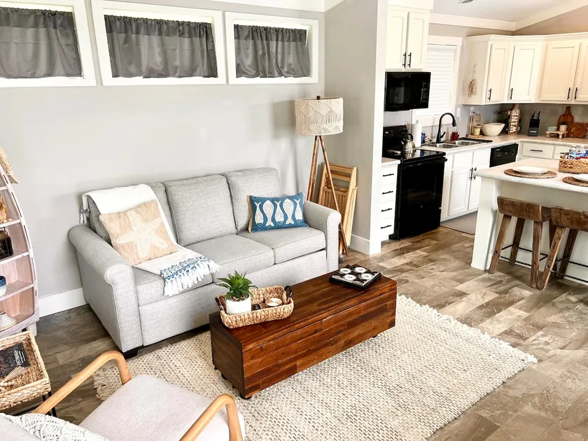 The Little Getaway-Sleeps 4, Firepit, Pet friendly - Image 1