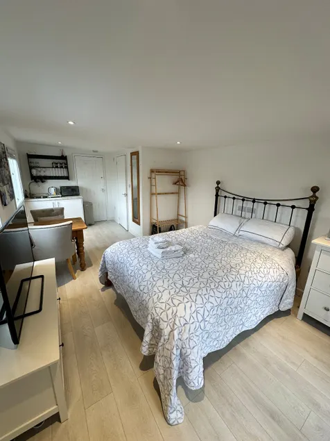Private Studio- Cirencester - Image 1