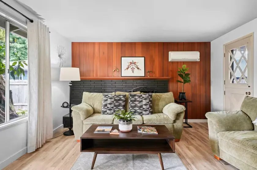The Jasmine House - Cute & Centrally Located! - Image 1