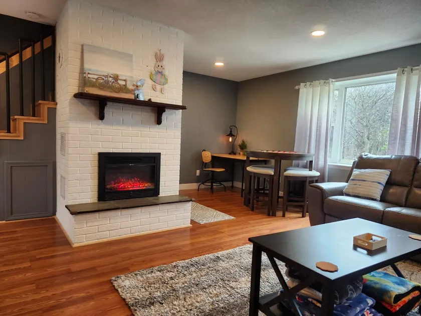 Tranquil Vibes 6 BED, 4 BR/ 2 BATH Great Location! - Image 1