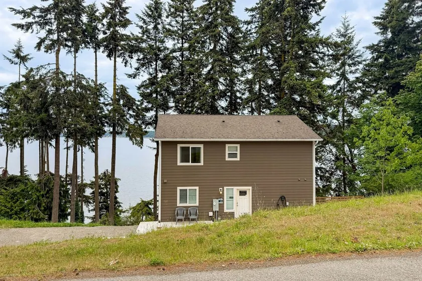 3BR Bayview | Hot Tub | Deck | Firepit - Image 1