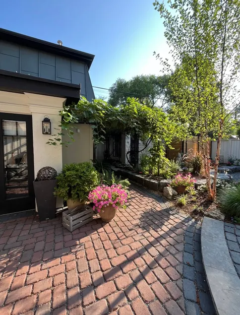 Boutique coach house with Scandinavian Steam Sauna - Image 1