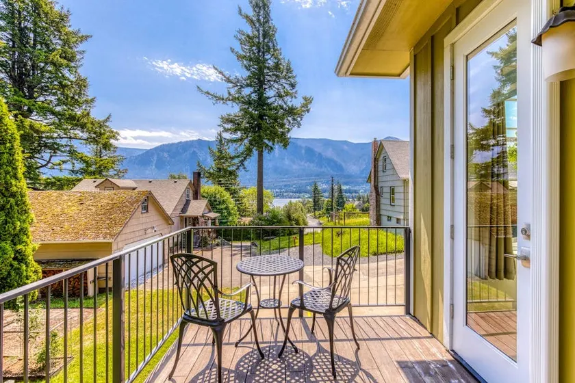 Lovely house with river & mountain views, deck, gr - Image 1