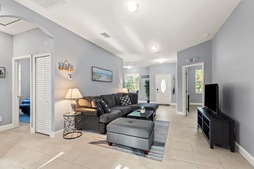 The Blue Oasis, a beach-themed Florida getaway - Image 1