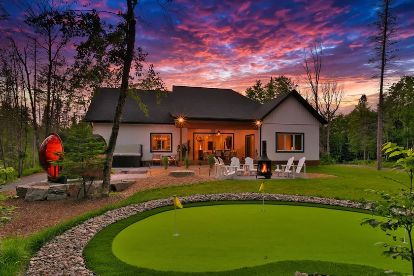 Muskoka Spa & Golf Retreat with Sauna + Hot Tub - Image 1