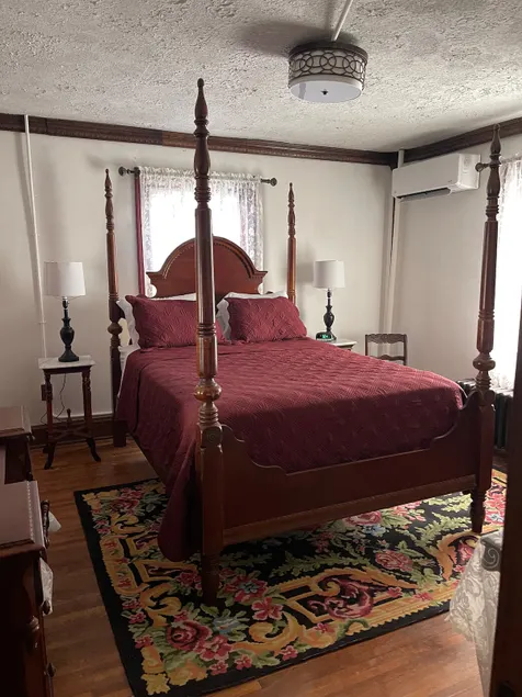 629 on Main Rental B Upstairs - Image 1