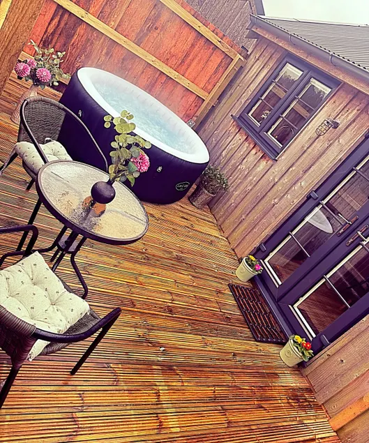 Couples cabin in the Forest of Dean With Hot Tub - Image 1